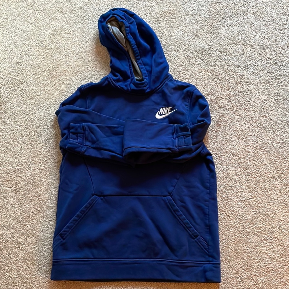 Nike Boys XL hooded sweatshirt runs small